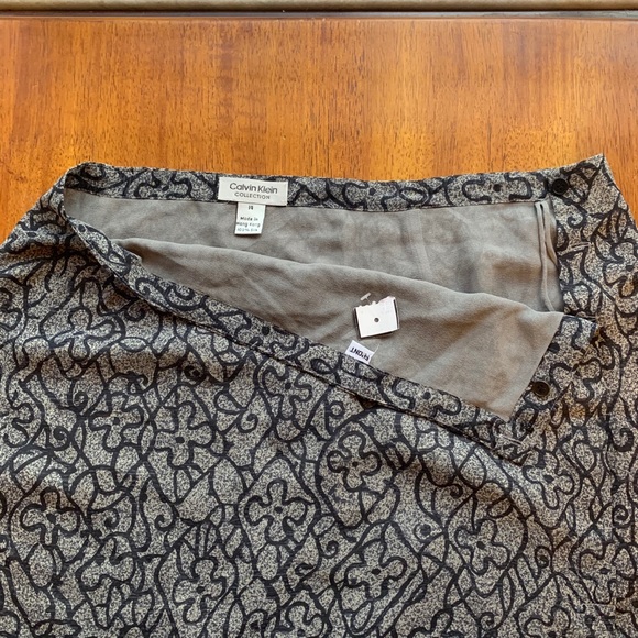 Calvin Klein 100% silk skirt - Picture 2 of 4